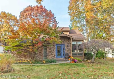 8260 Englewood Drive, Home with 3 bedrooms, 2 bathrooms and null parking in Springfield Twp MI | Image 1