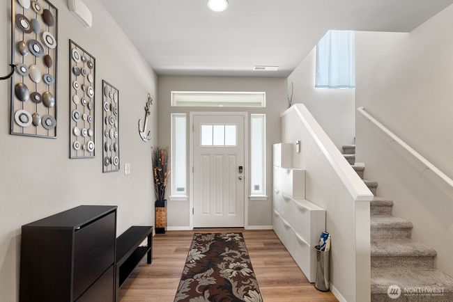 Lovely foyer | Image 4