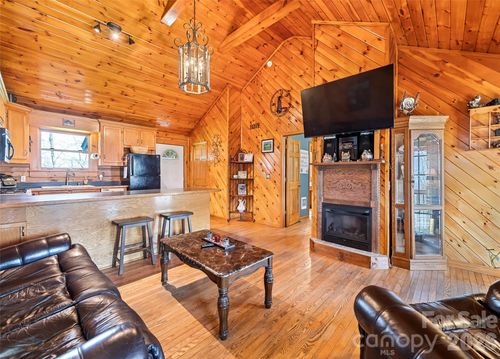 173 Blizzard Ridge Rd, Maggie Valley, NC, 28751-0495 | Card Image