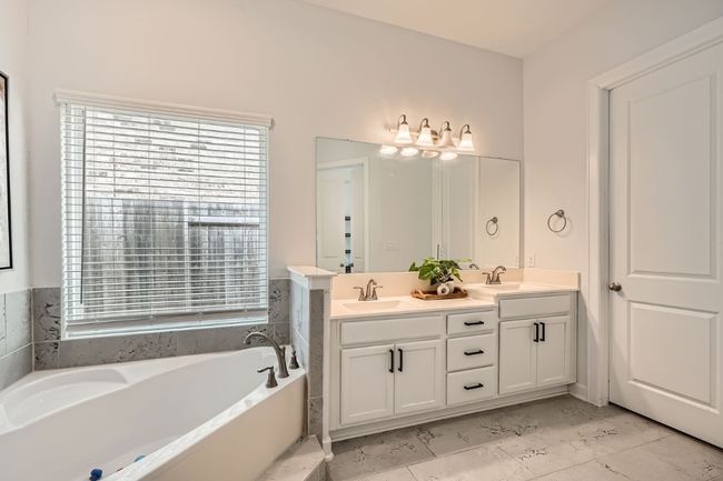 582 Wild Pecan Loop, House other with 4 bedrooms, 3 bathrooms and null parking in Buda TX | Image 14
