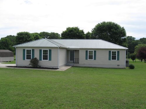 224 Gaines Cir, Estill Springs, TN, 37330-3862 | Card Image