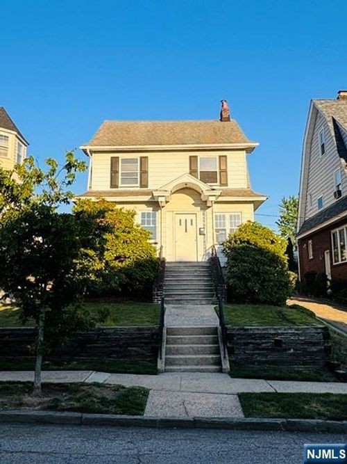 18 Pleasant Pl, Kearny, NJ, 07032-1831 | Card Image