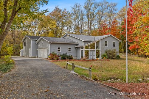 4425 Morningside Dr Se, Grand Rapids, MI, 49512-5334 | Card Image
