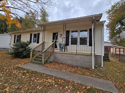 302 E Irvin St, Blackstone, VA, 23824-1806 | Card Image