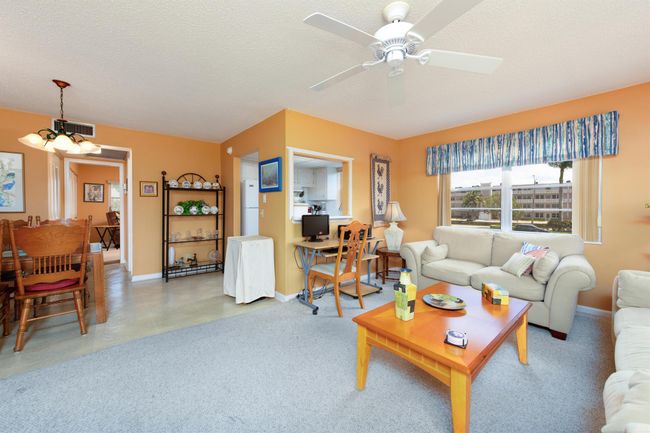 322 - 322 Windsor N, Condo with 1 bedrooms, 2 bathrooms and null parking in West Palm Beach FL | Image 4