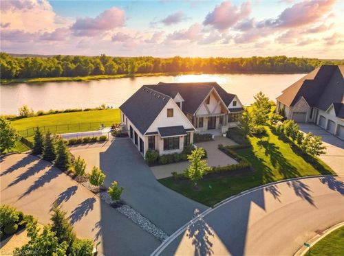 129 Heritage Lake Dr, Puslinch, ON, N0B2J0 | Card Image
