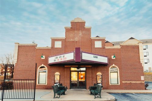 333 W Albany St, Broken Arrow, OK, 74012-8976 | Card Image