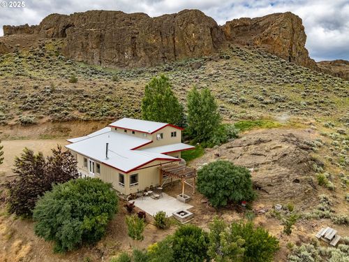 82678 Shotgun Pass Ln, Christmas Valley, OR, 97641-2581 | Card Image