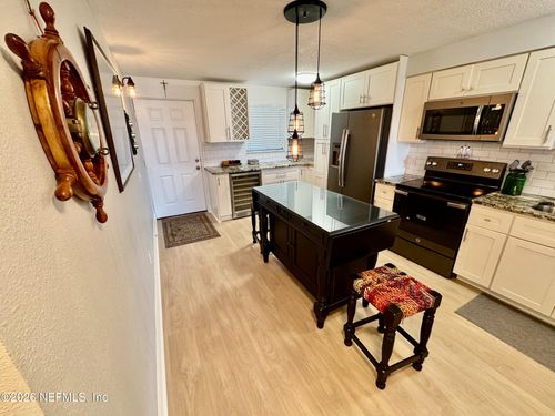 208a-8711 Blind Pass Rd, St Pete Beach, FL, 33706-1462 | Card Image