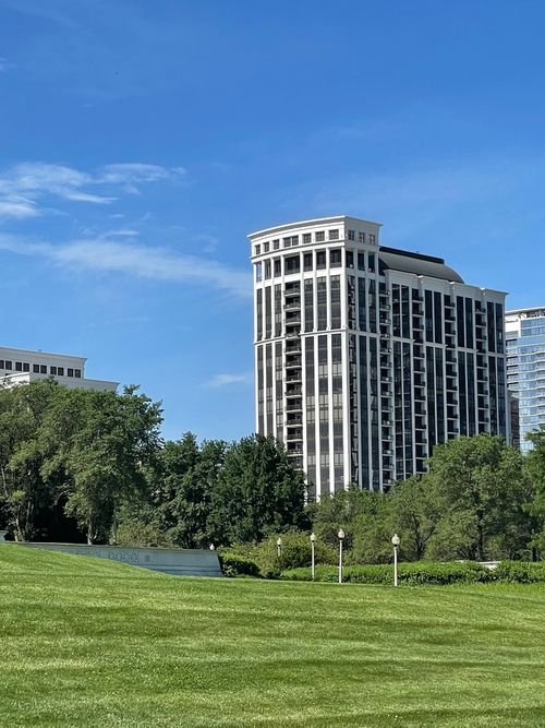 1708-233 E 13th St, Chicago, IL, 60605-3255 | Card Image