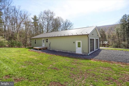3497 New Lancaster Valley Rd, MILROY, PA, 17063-9542 | Card Image