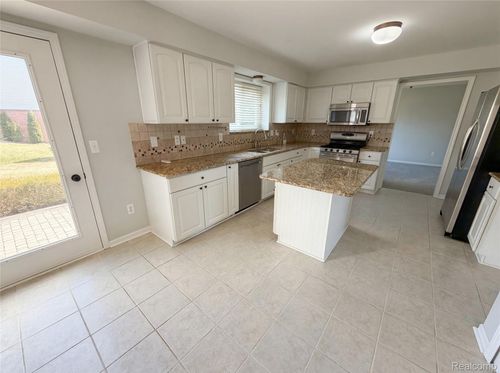 143 Easton Dr, South Lyon, MI, 48178-1883 | Card Image