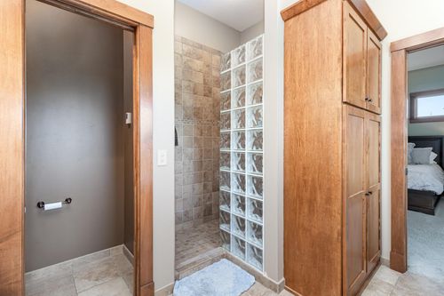 19270 Foxfield Dr, Prior Lake, MN, 55372-3460 | Card Image