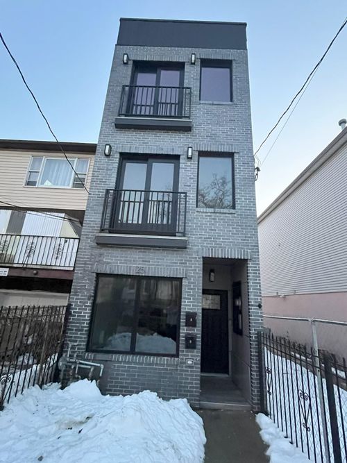 25 Jewett Ave, JC, Journal Square, NJ, 07304 | Card Image