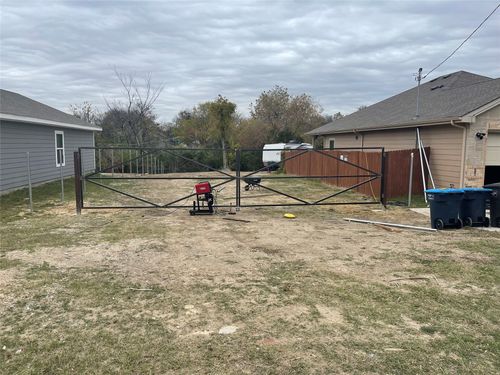 1039 E Magnolia Ave, Fort Worth, TX, 76104-5218 | Card Image