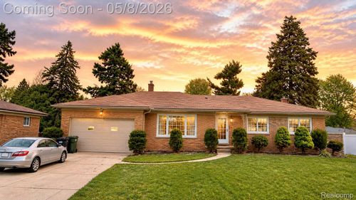 37542 Andrew Dr, Sterling Heights, MI, 48312-1818 | Card Image