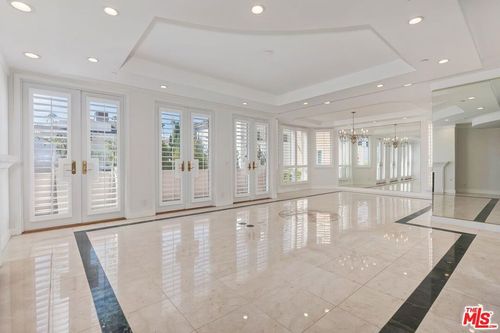 205-121 N Almont Dr, Beverly Hills, CA, 90211-1860 | Card Image