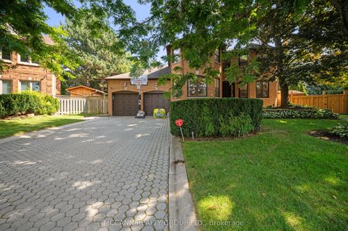 5 Waverley Cres, Richmond Hill, ON, L4C8Z5 | Card Image