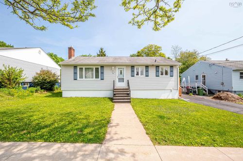 22 Moira St, Dartmouth, NS, B3A3K7 | Card Image