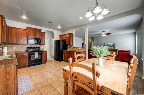720 Hollow Rdg, Schertz, TX, 78108-3441 | Card Image