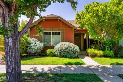 417 Nw 27th St, Redmond, OR, 97756-5501 | Card Image