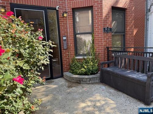 54 47th St, Weehawken, NJ, 07086-7156 | Card Image