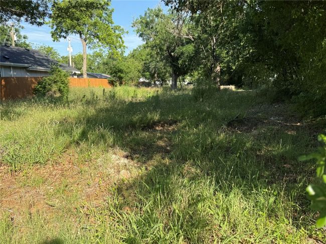 View of yard with fence | Image 13