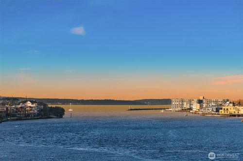 3606 W Commodore Way, Seattle, WA, 98199-1107 | Card Image