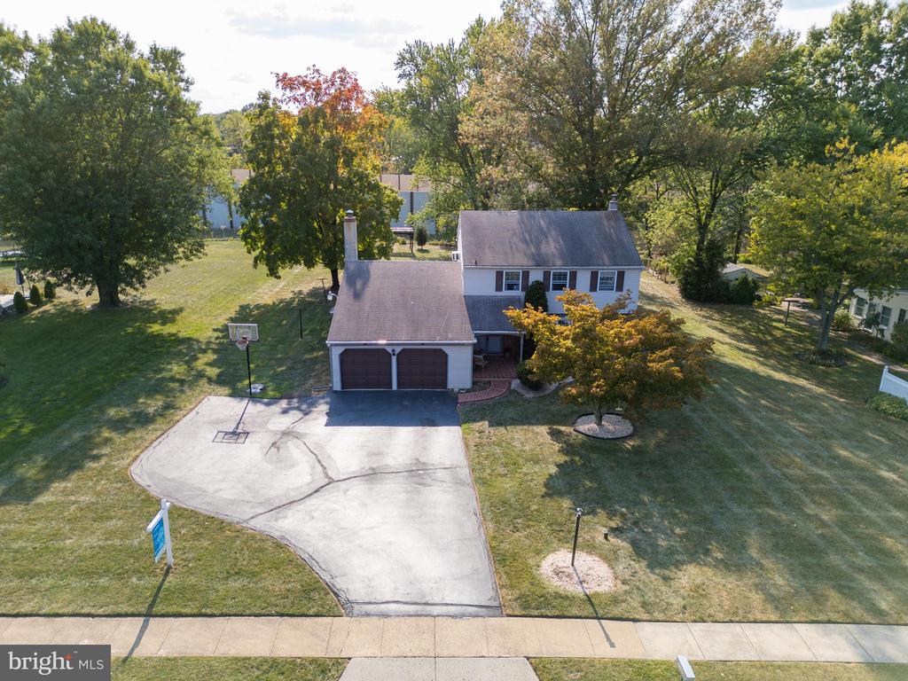 Hunter Hill Dr, Lansdale, PA 19446