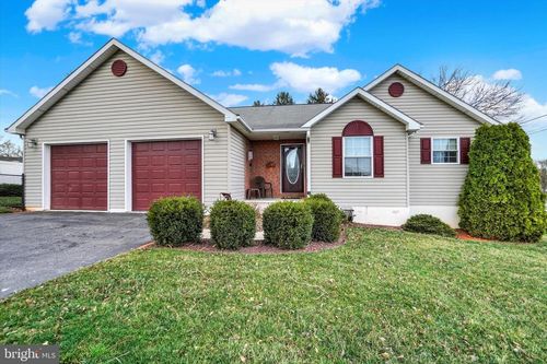 2035 Leonard St, YORK, PA, 17404-5117 | Card Image