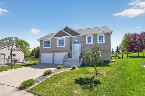 5208 Pinehurst Ln Nw, Rochester, MN, 55901-2945 | Card Image