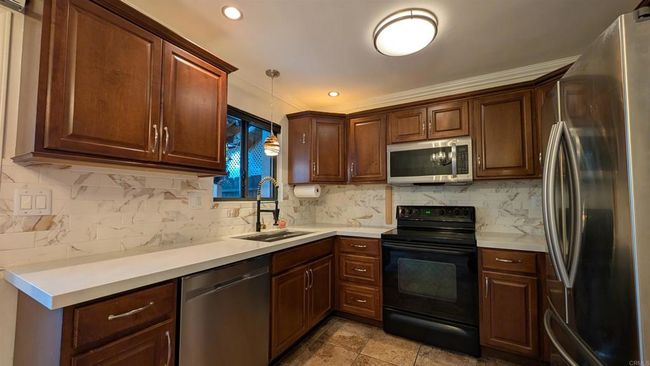 8021 Calle Fanita, Townhouse with 2 bedrooms, 2 bathrooms and 2 parking in Santee CA | Image 5