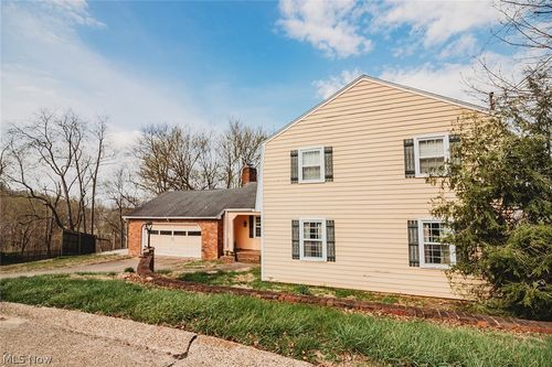 32 Ashwood Pl, Vienna, WV, 26105-3339 | Card Image