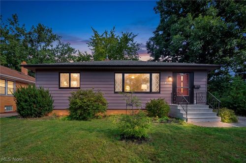 14813 Wheeler Rd, Maple Heights, OH, 44137-4040 | Card Image