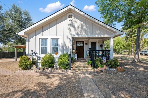 110 Lexington Rd, Elgin, TX, 78621-2126 | Card Image