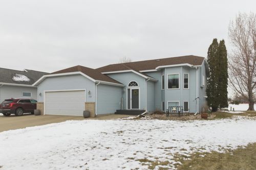 1727 37th Ave S, Fargo, ND, 58104-6329 | Card Image