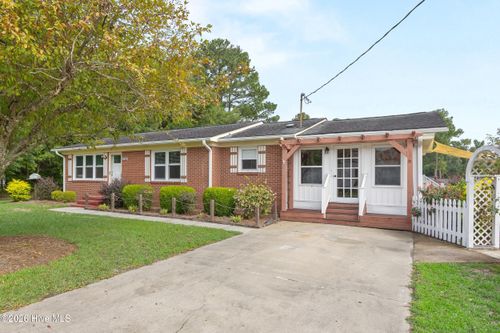 304 W Stanford St, Beulaville, NC, 28518-8720 | Card Image