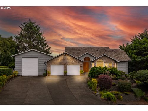 1055 Nw Estate Dr, Seal Rock, OR, 97376-9410 | Card Image