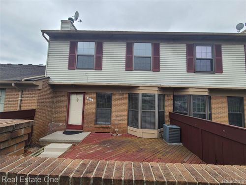 90-38872 Country Cir, Farmington Hills, MI, 48331-1025 | Card Image