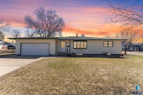 111 4th Ave Sw, Pipestone, MN, 56164-1629 | Card Image