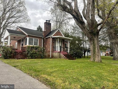 303 Crescent Rd, Beckley, WV, 25801-3324 | Card Image