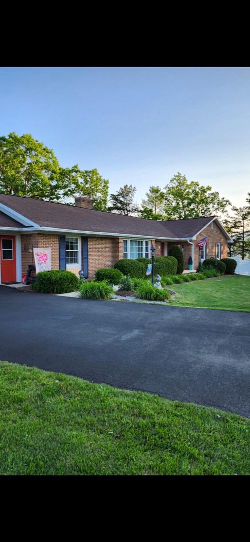 18 Overlook Dr, PETERSBURG, WV, 26847-9607 | Card Image