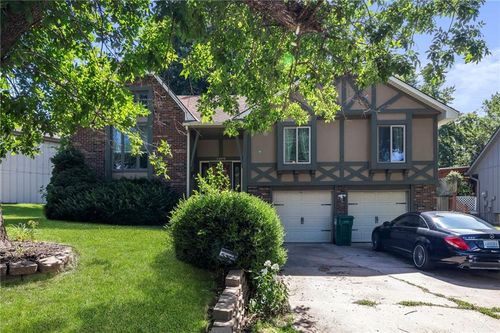 11579 Earnshaw St, Overland Park, KS, 66210-2735 | Card Image
