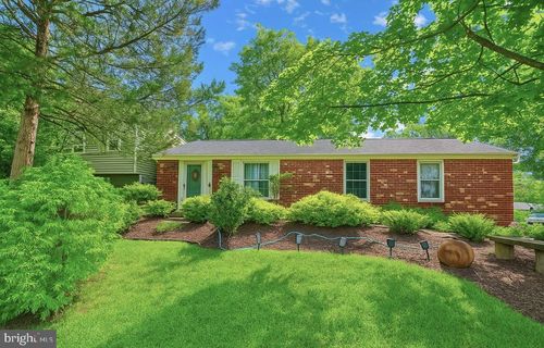 13501 King Charles Dr, CHANTILLY, VA, 20151-3325 | Card Image
