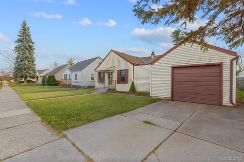 27861 Bohnhoff St, Roseville, MI, 48066-3030 | Card Image