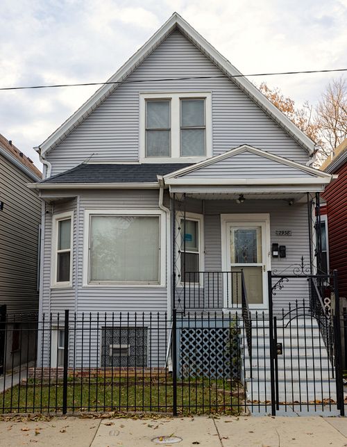 1-2938 N Dawson Ave, Chicago, IL, 60618-7549 | Card Image