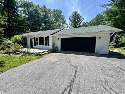 4283 Bartlett Rd, Williamsburg, MI, 49690-9344 | Card Image