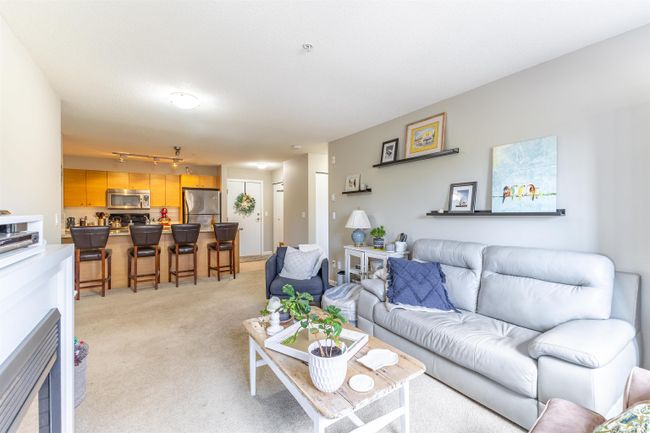 201 - 6815 188 Street, Condo with 2 bedrooms, 2 bathrooms and 2 parking in Surrey BC | Image 2