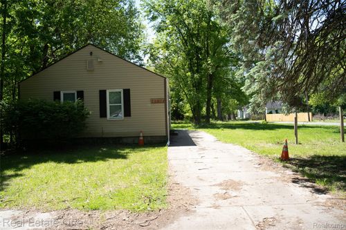 22675 Santa Maria St, Detroit, MI, 48219-3134 | Card Image