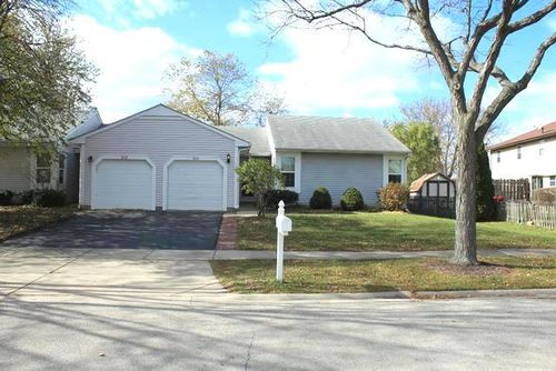 515-515 Lyon Dr, Buffalo Grove, IL, 60089-1044 | Card Image